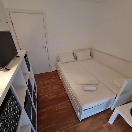 Apartmani Lovre I Zara Exterior photo