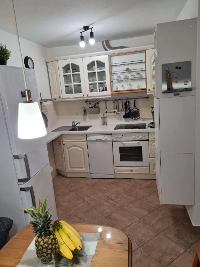 Apartmani Lovre I Zara Exterior photo