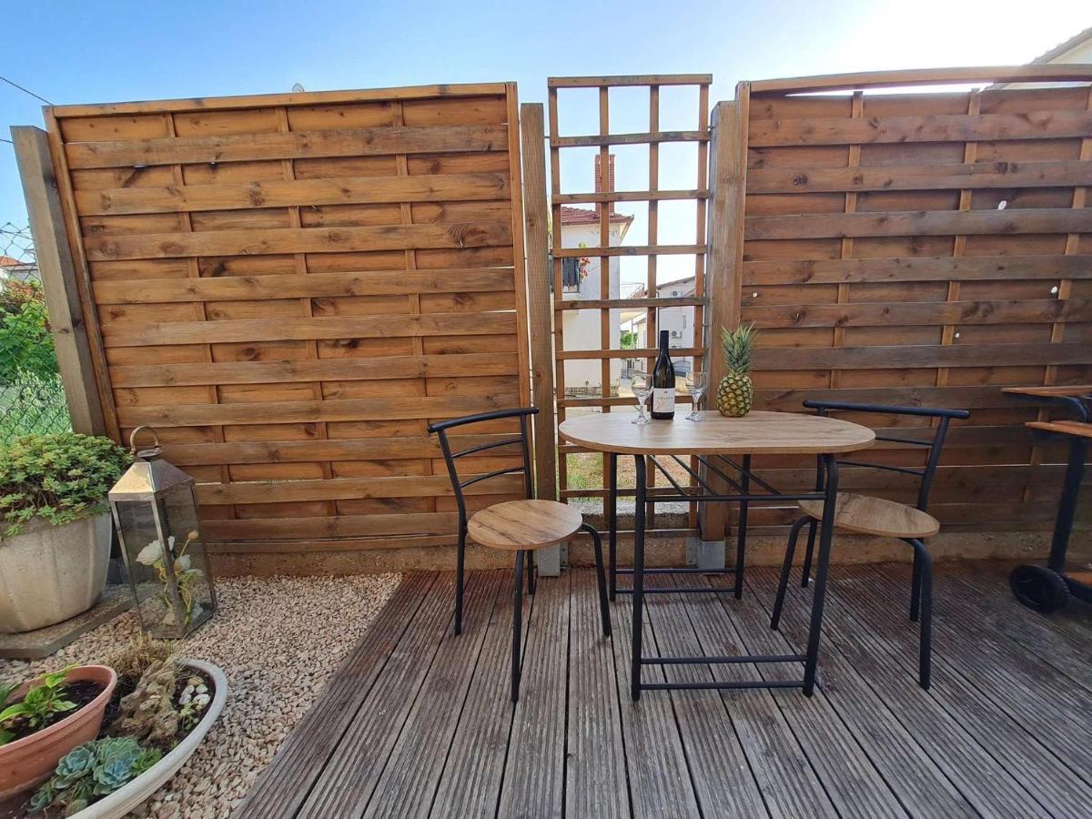Apartmani Lovre I Zara Exterior photo