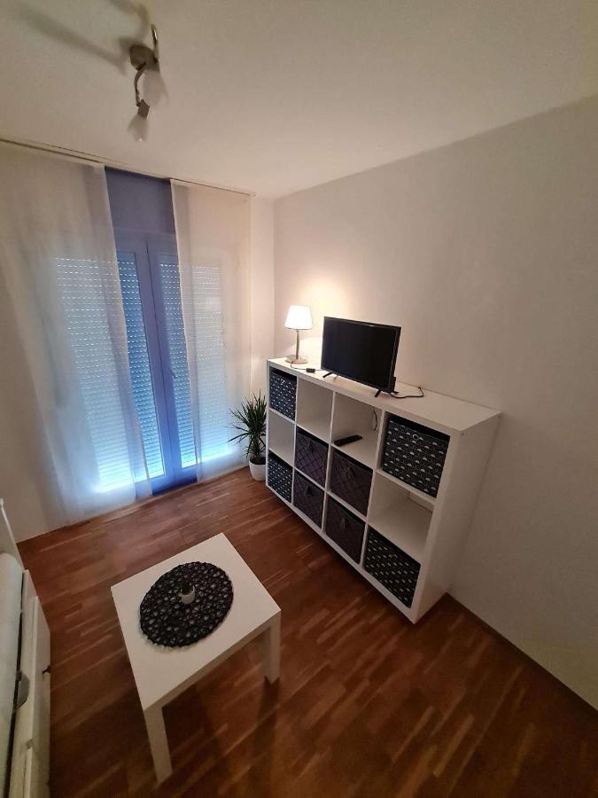 Apartmani Lovre I Zara Exterior photo