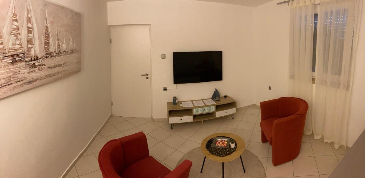 Apartmani Lovre I Zara Exterior photo