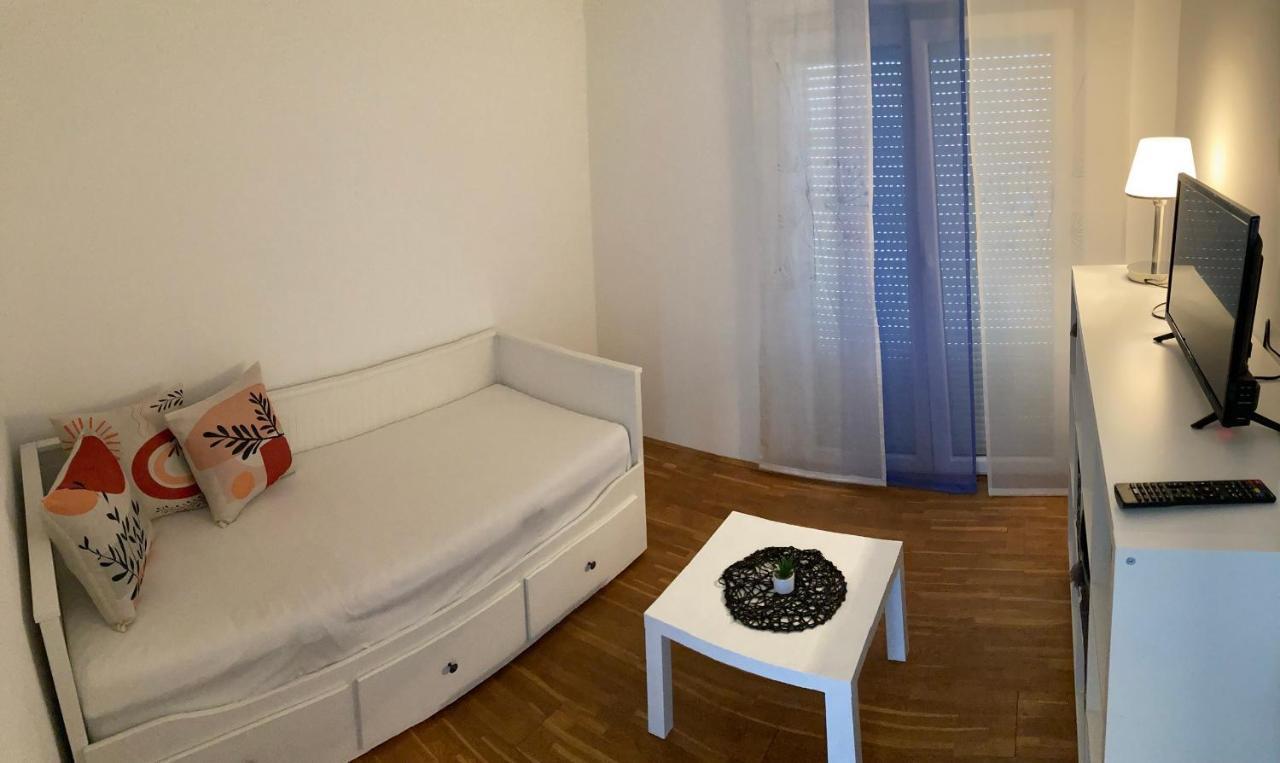 Apartmani Lovre I Zara Exterior photo